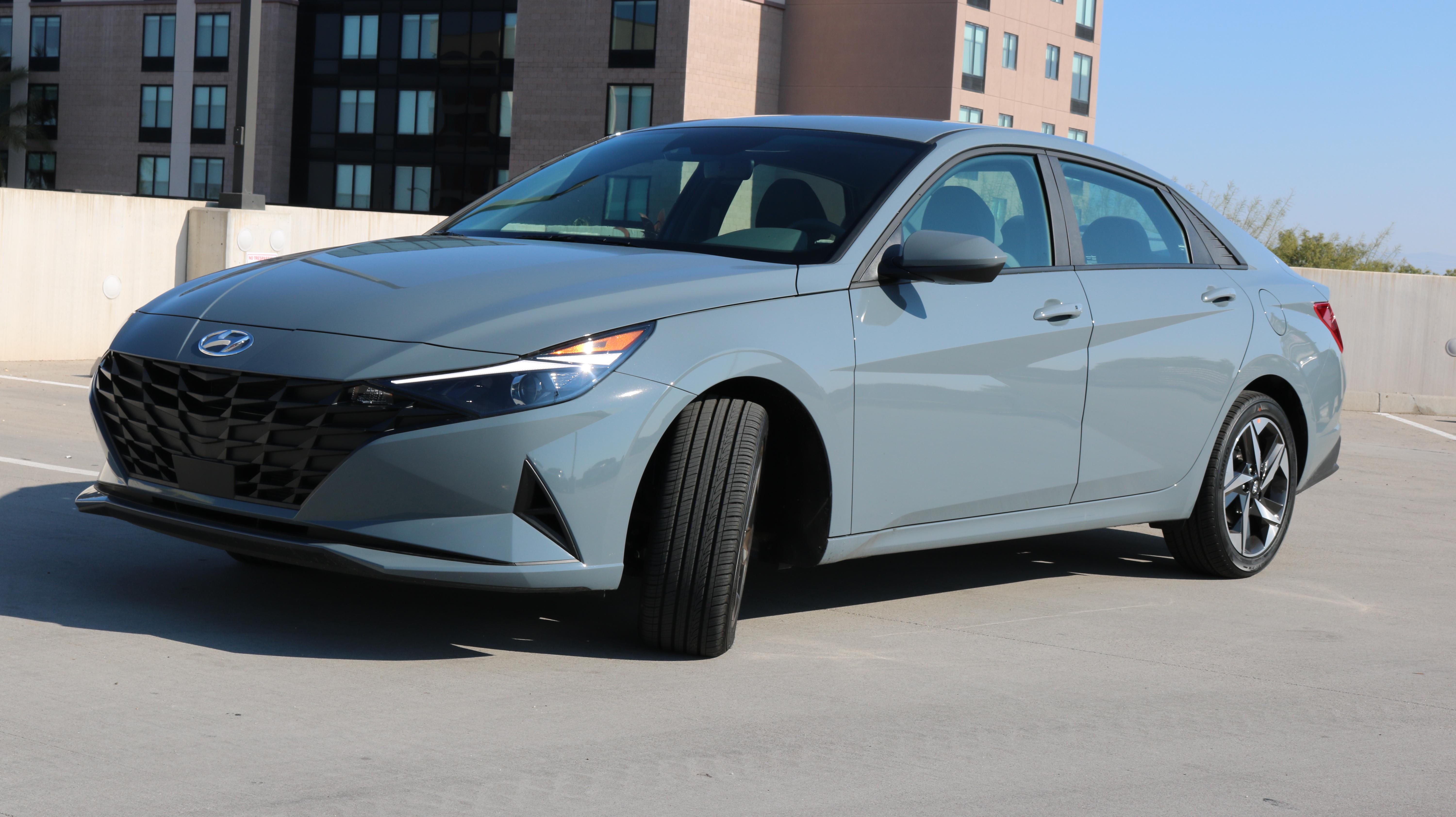 Hyundai Elantra photo 4