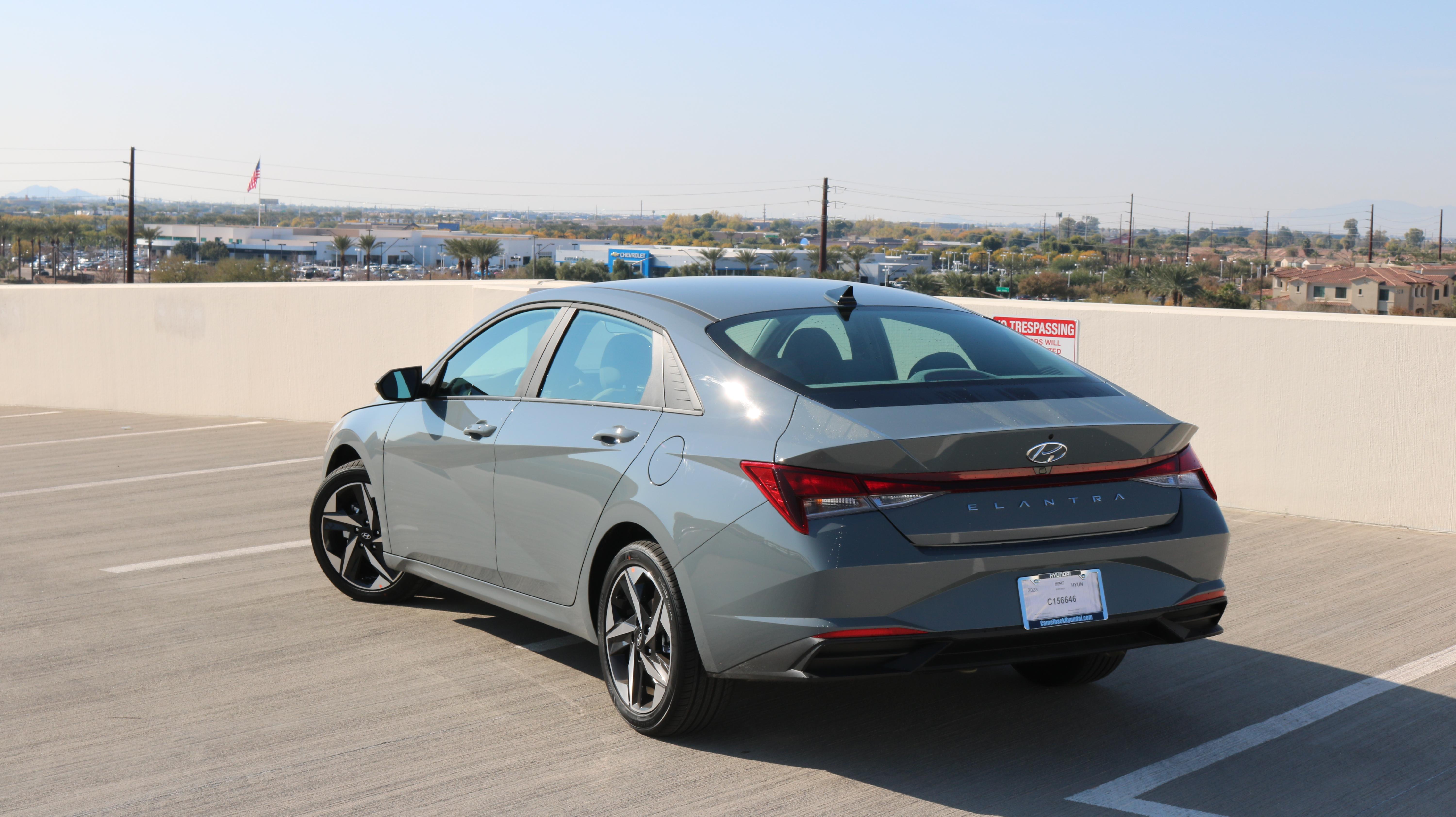 Hyundai Elantra photo 5
