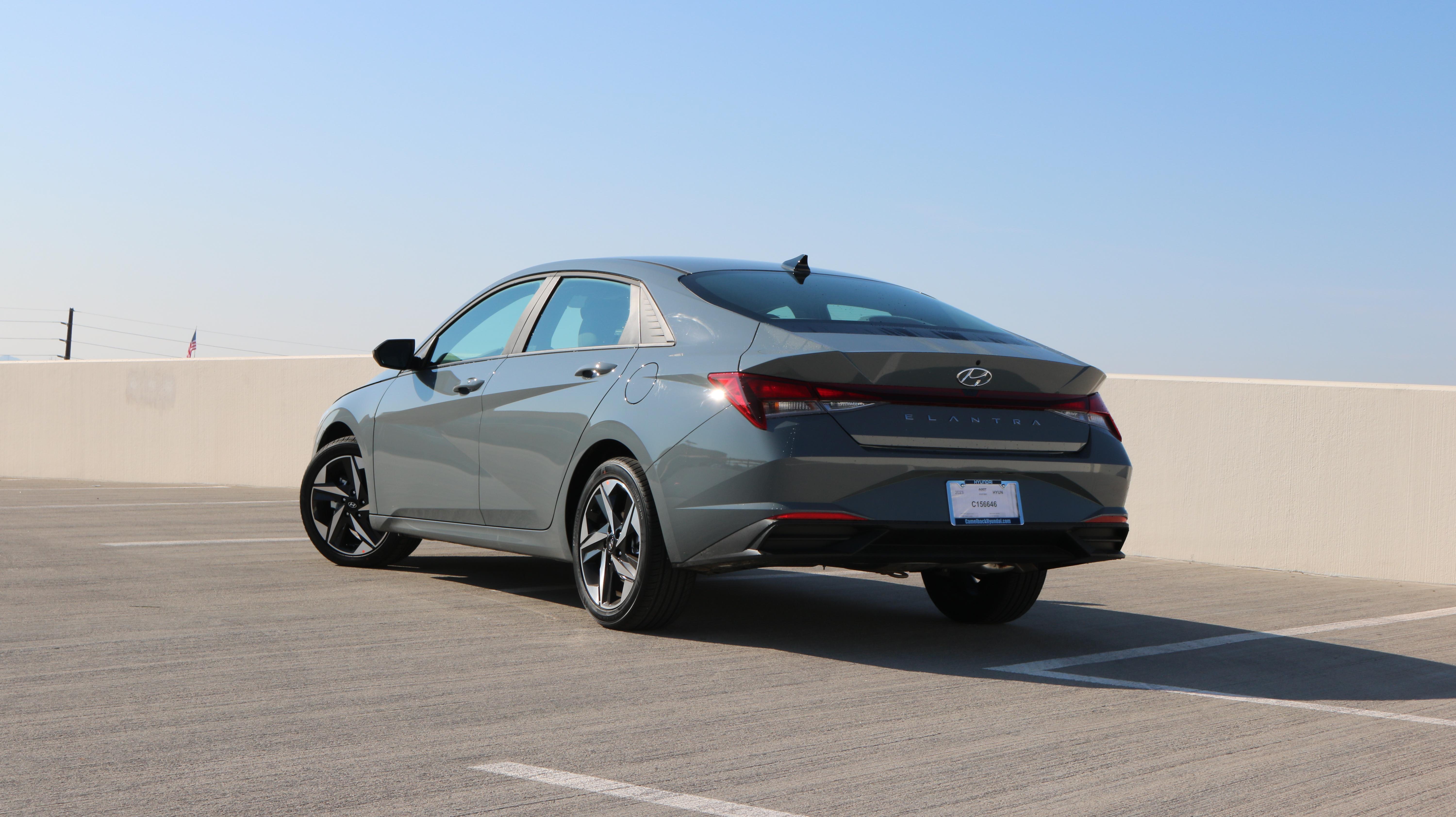 Hyundai Elantra photo 6
