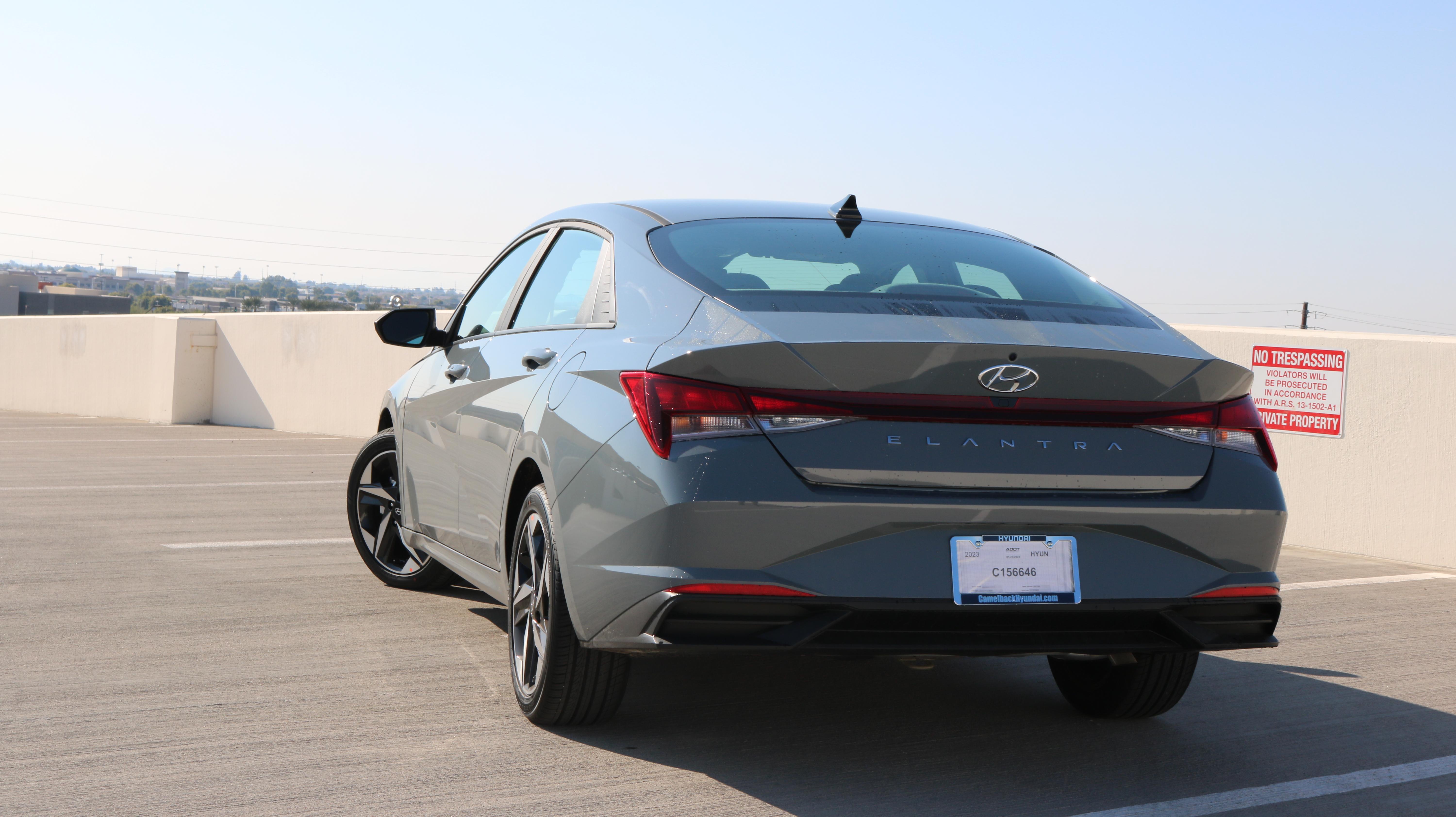 Hyundai Elantra photo 7