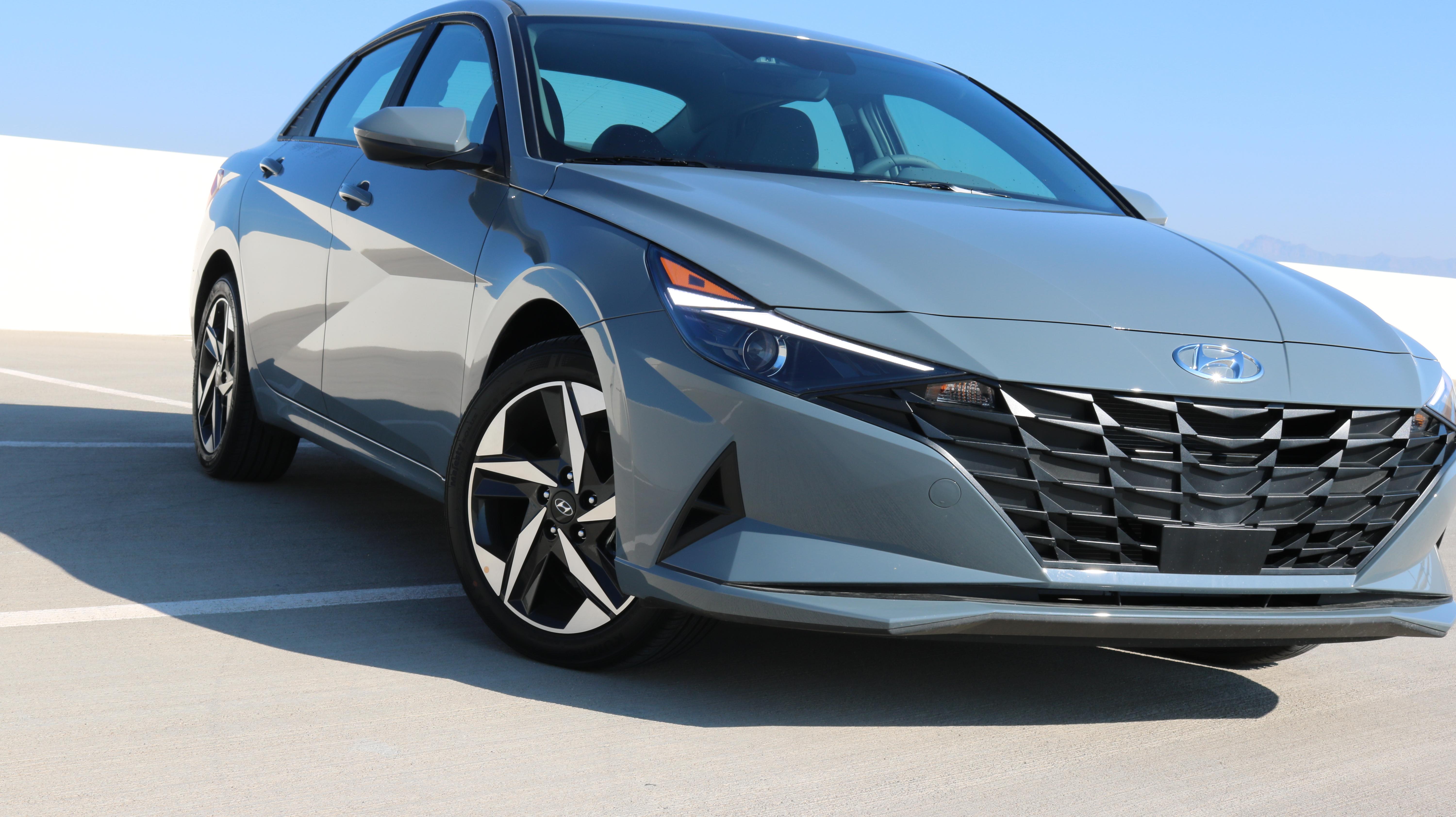 Hyundai Elantra photo 8