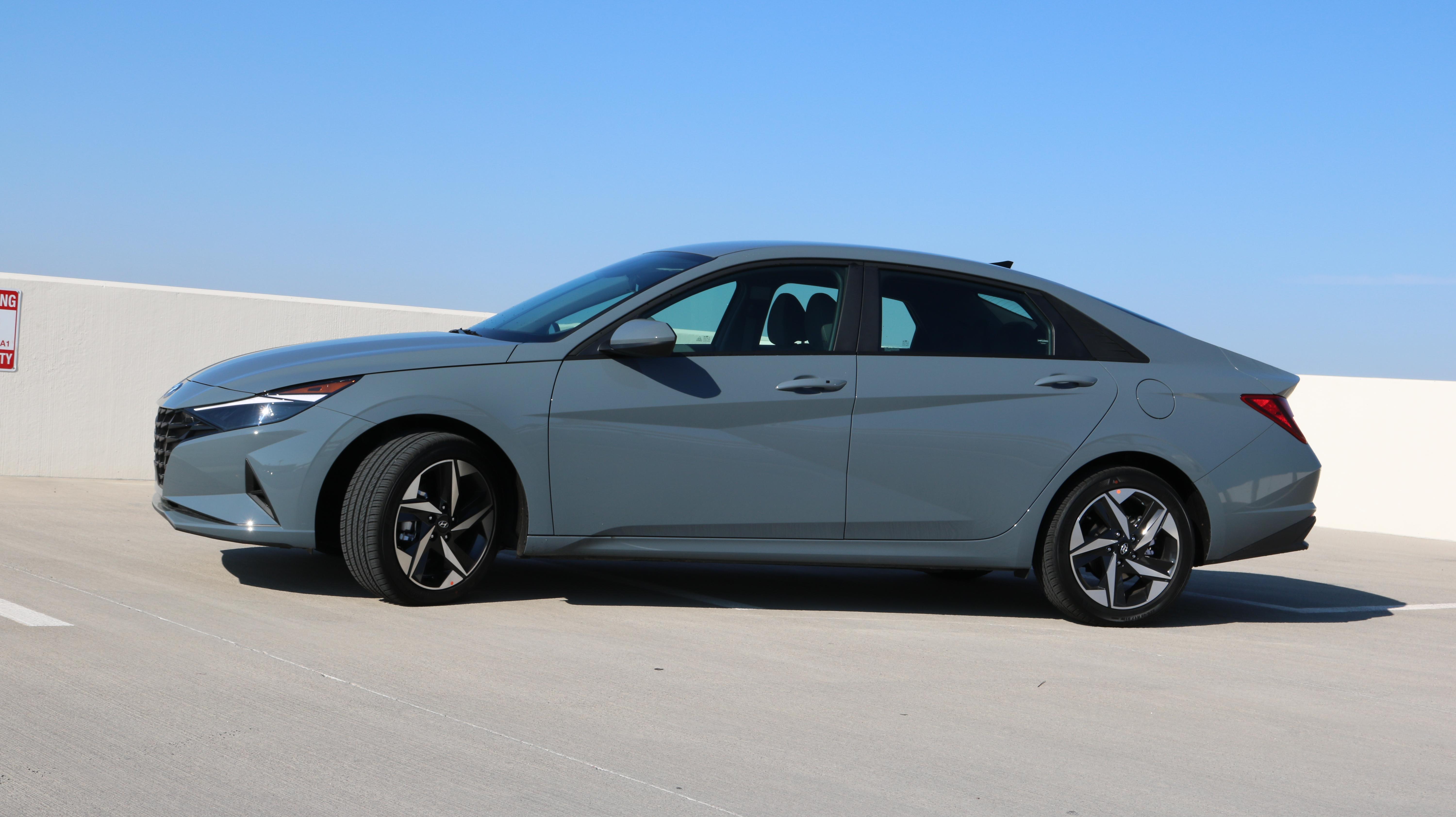Hyundai Elantra photo 9