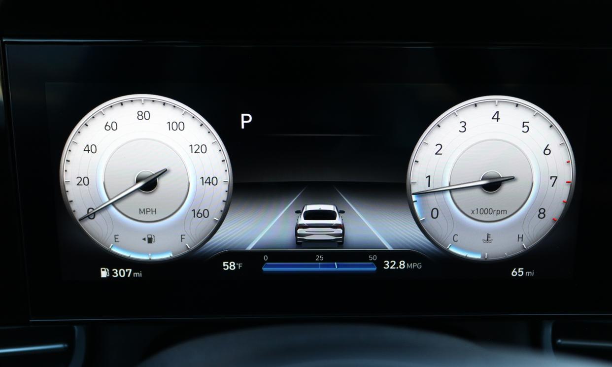 Hyundai Elantra photo 2