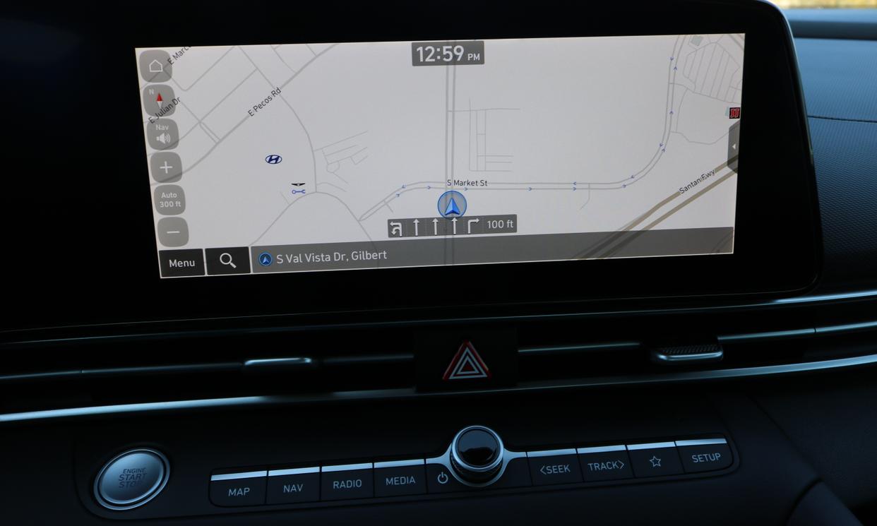 Hyundai Elantra photo 3