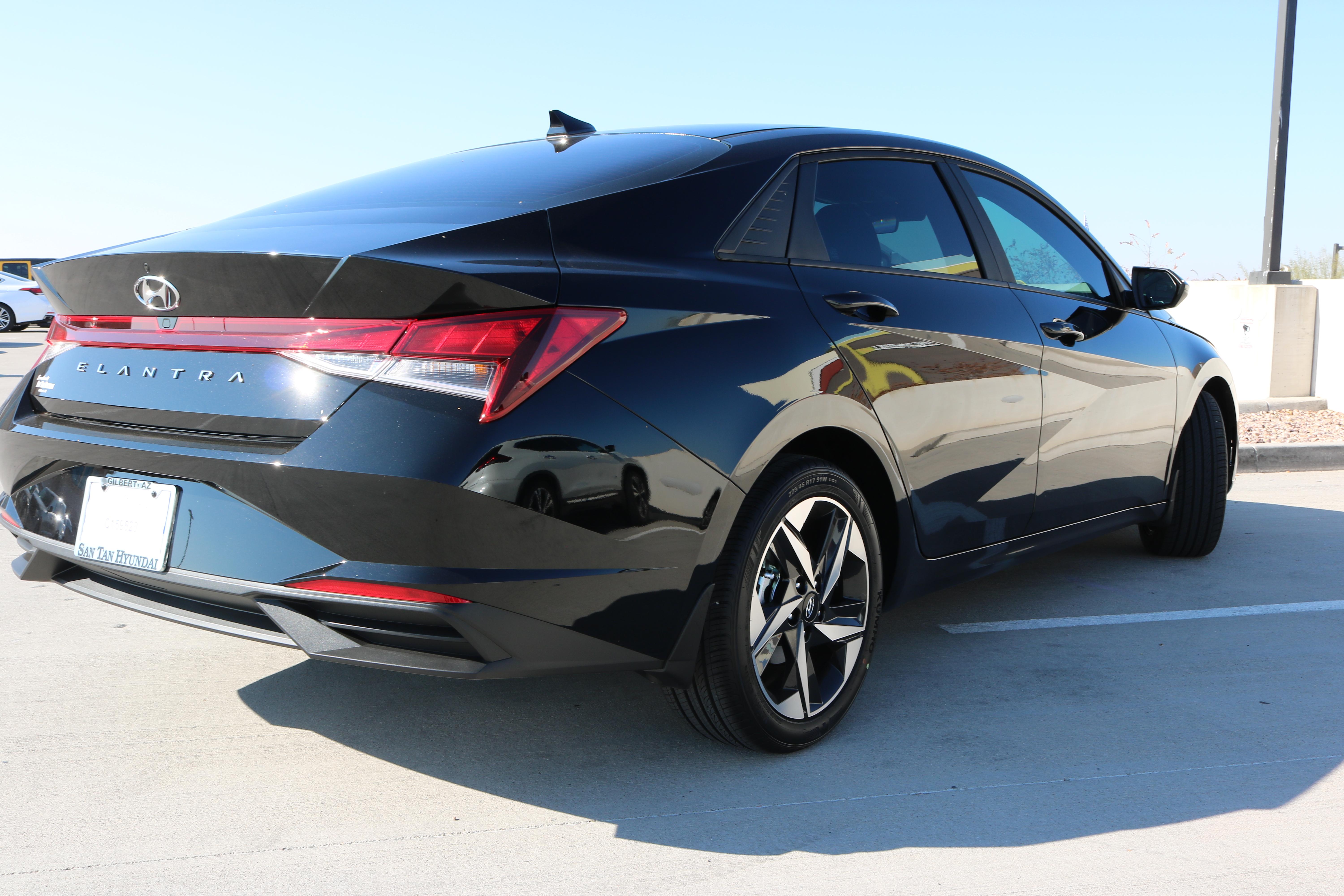 Hyundai Elantra photo 7