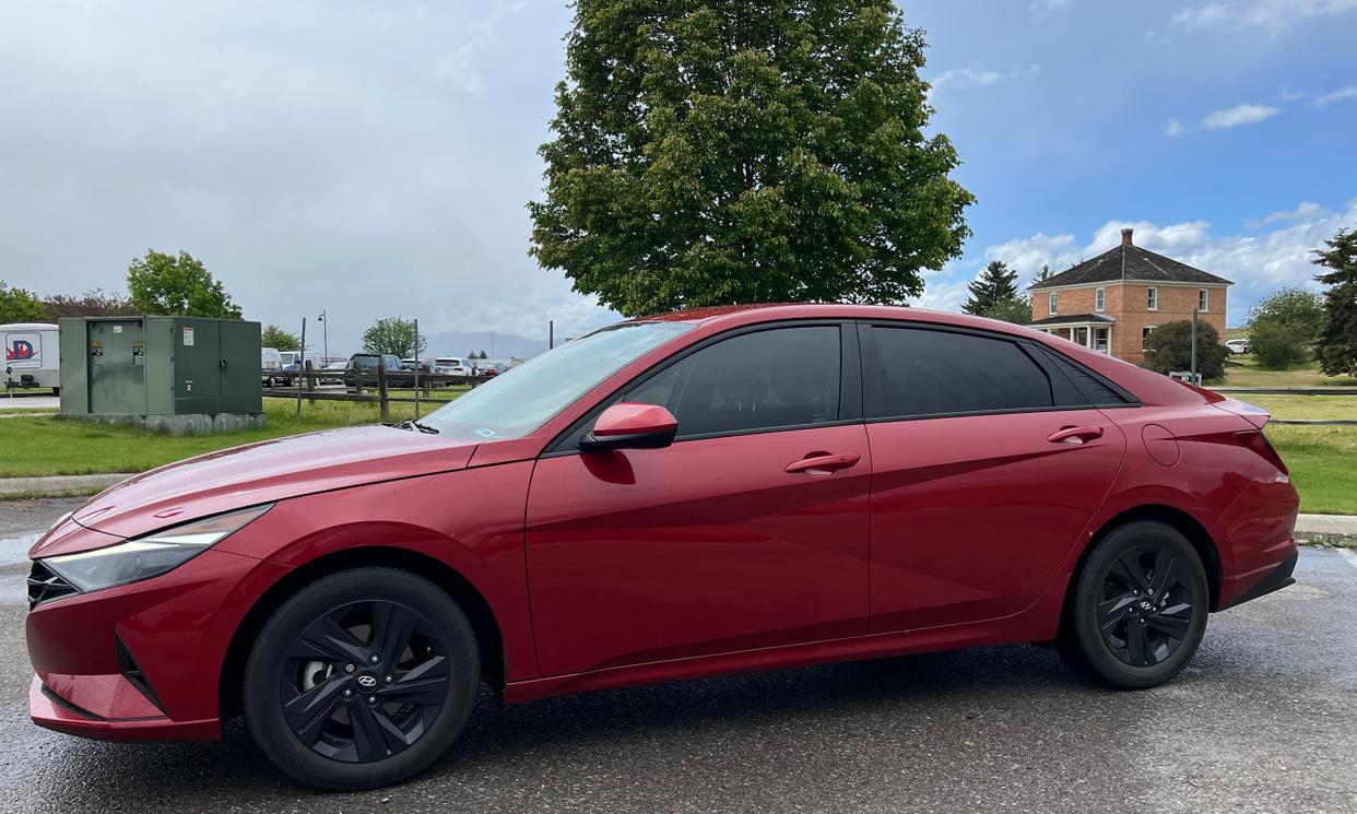 Hyundai Elantra photo 3