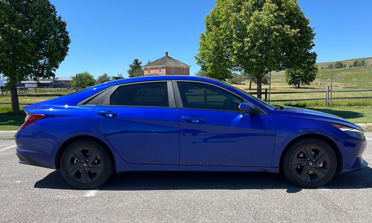 Hyundai Elantra photo 2