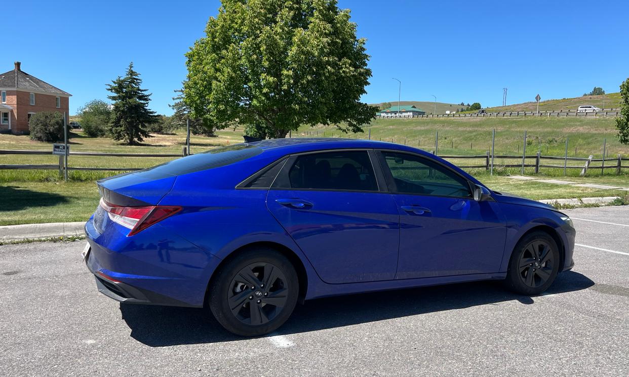 Hyundai Elantra photo 3