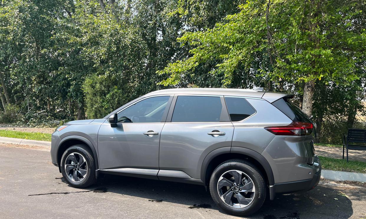 Nissan Rogue photo 2