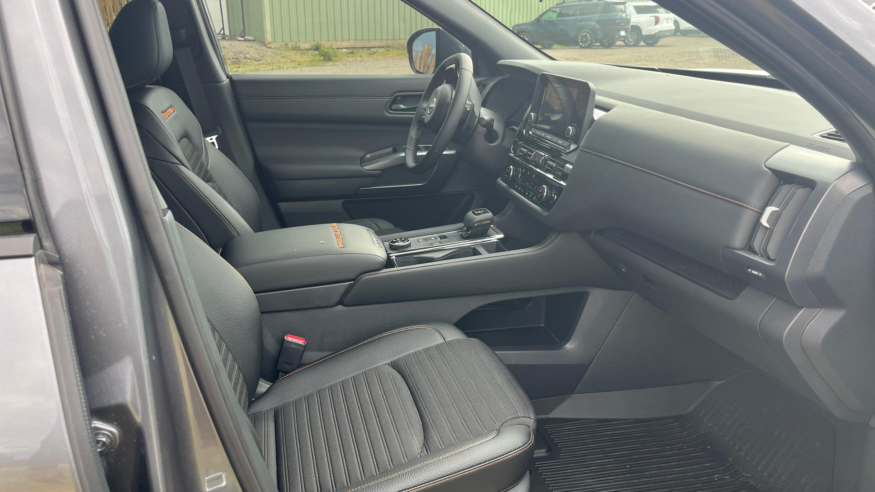 Nissan Pathfinder photo 10