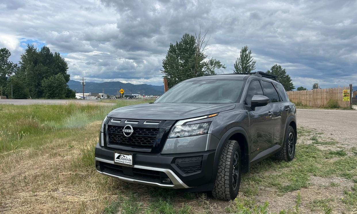 Nissan Pathfinder photo 2
