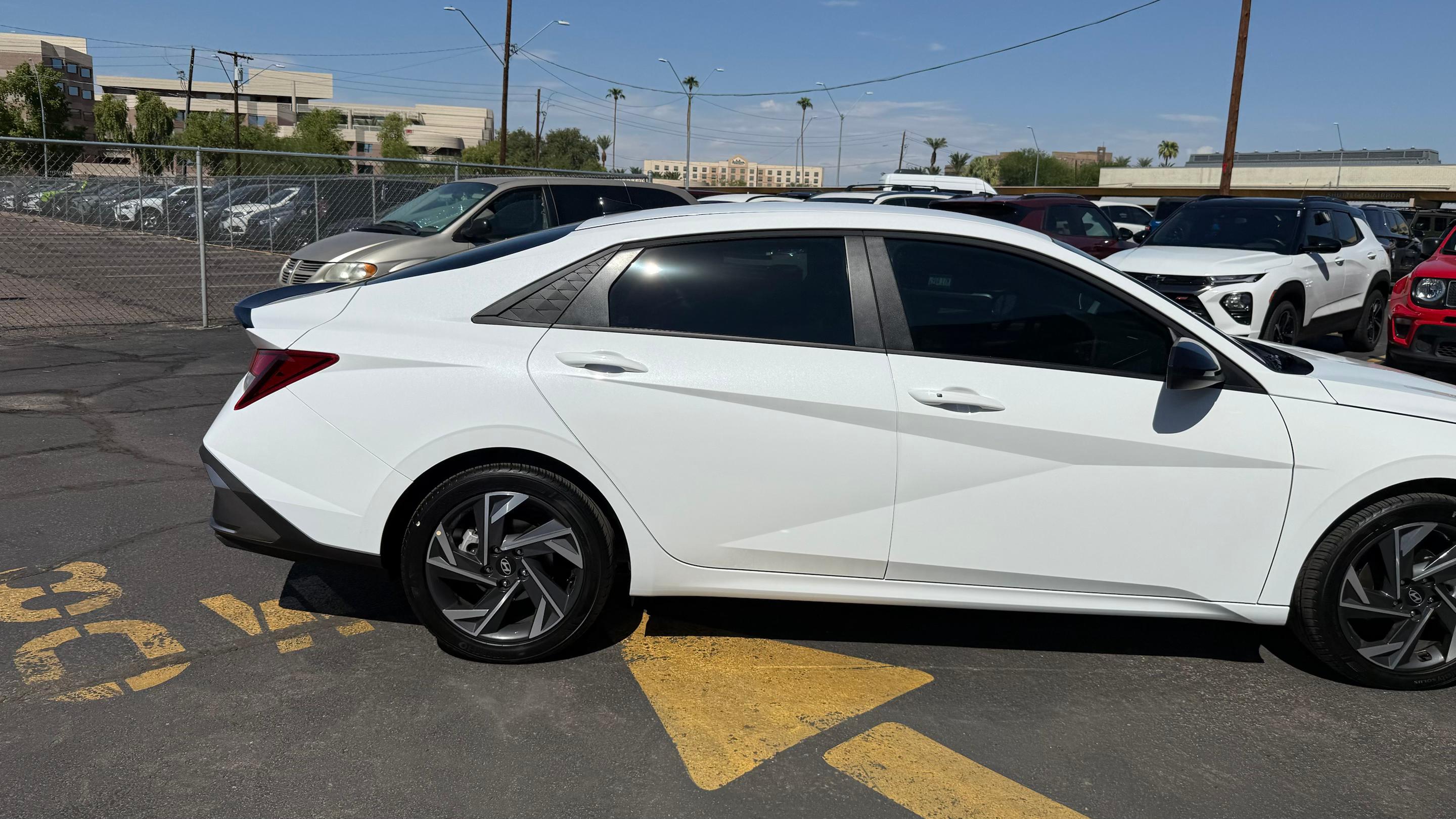 Hyundai Elantra photo 6