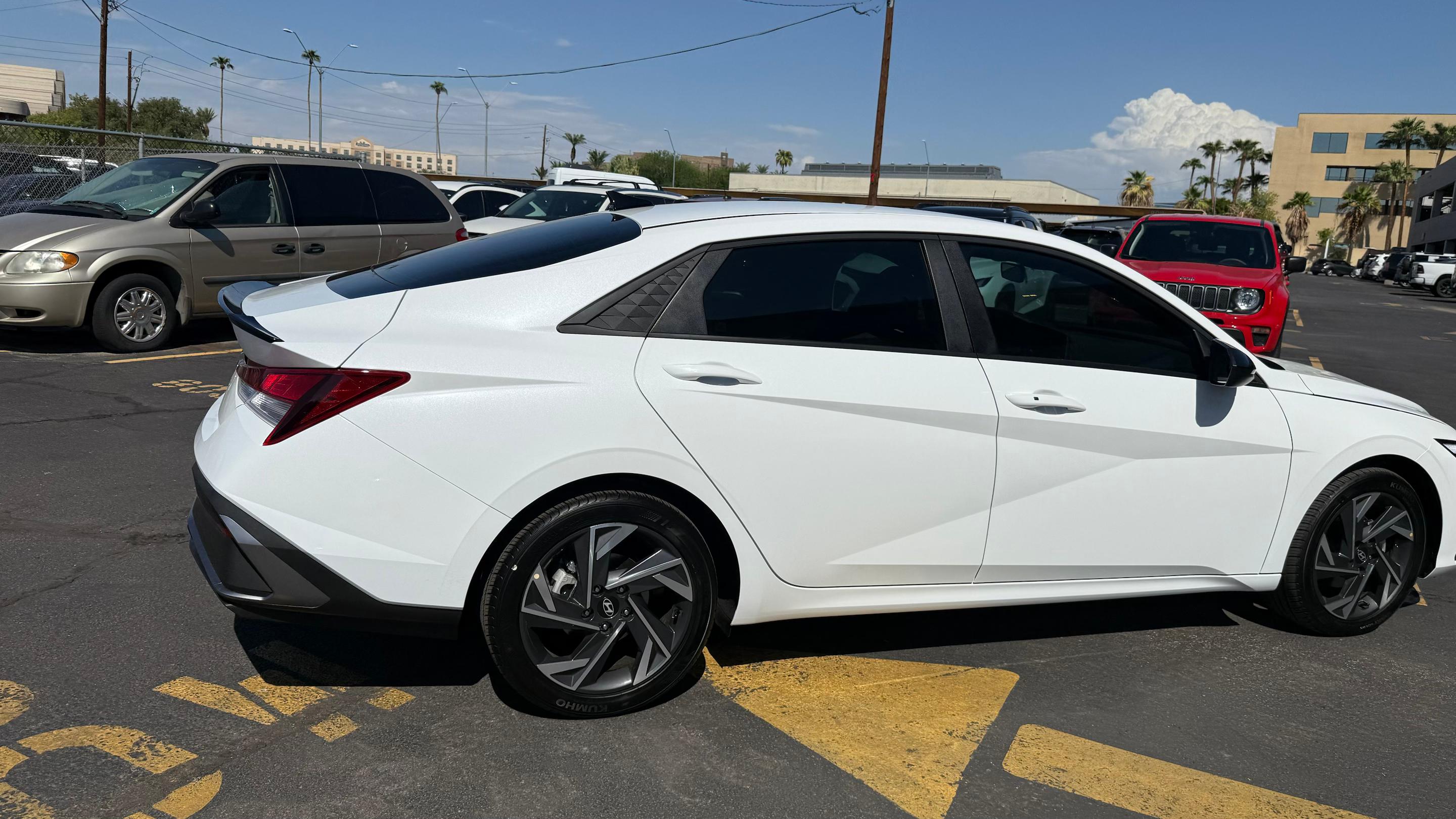 Hyundai Elantra photo 7