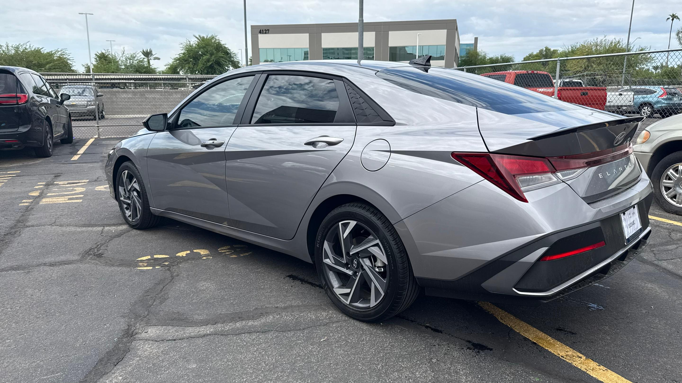 Hyundai Elantra photo 4