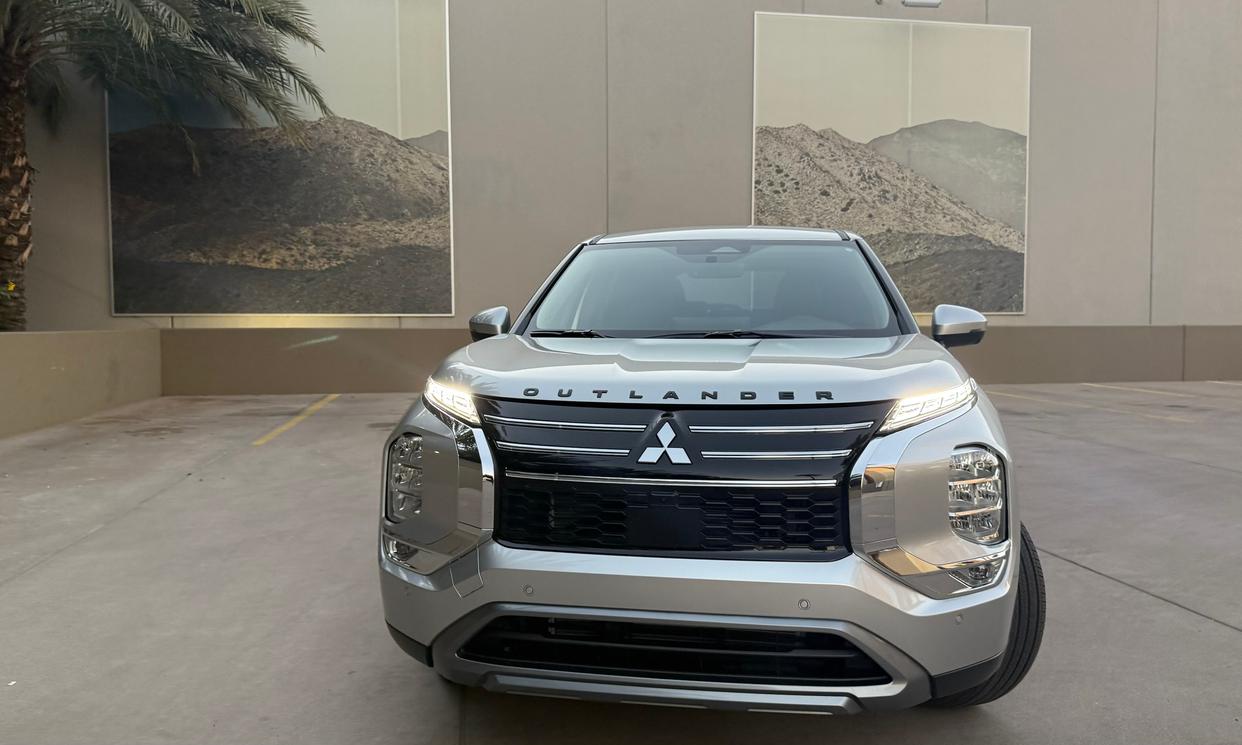 Mitsubishi Outlander photo 2