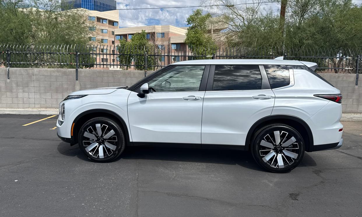 Mitsubishi Outlander photo 2