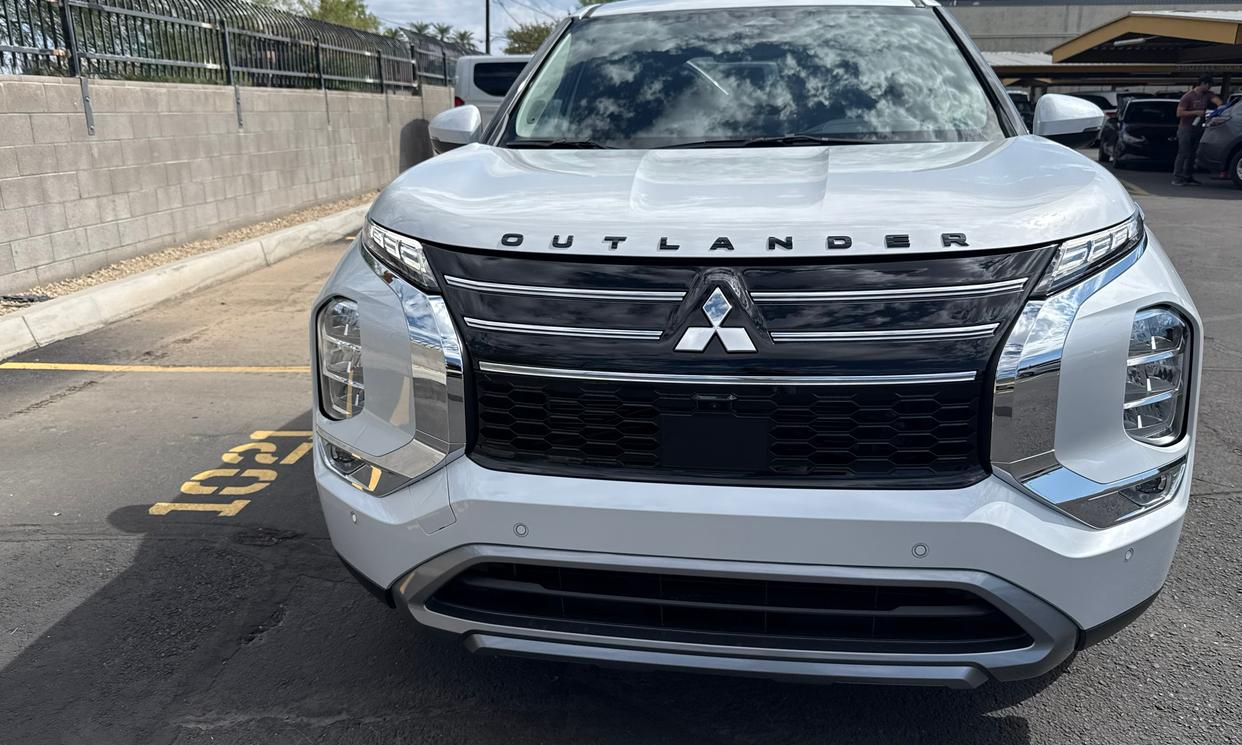 Mitsubishi Outlander photo 3