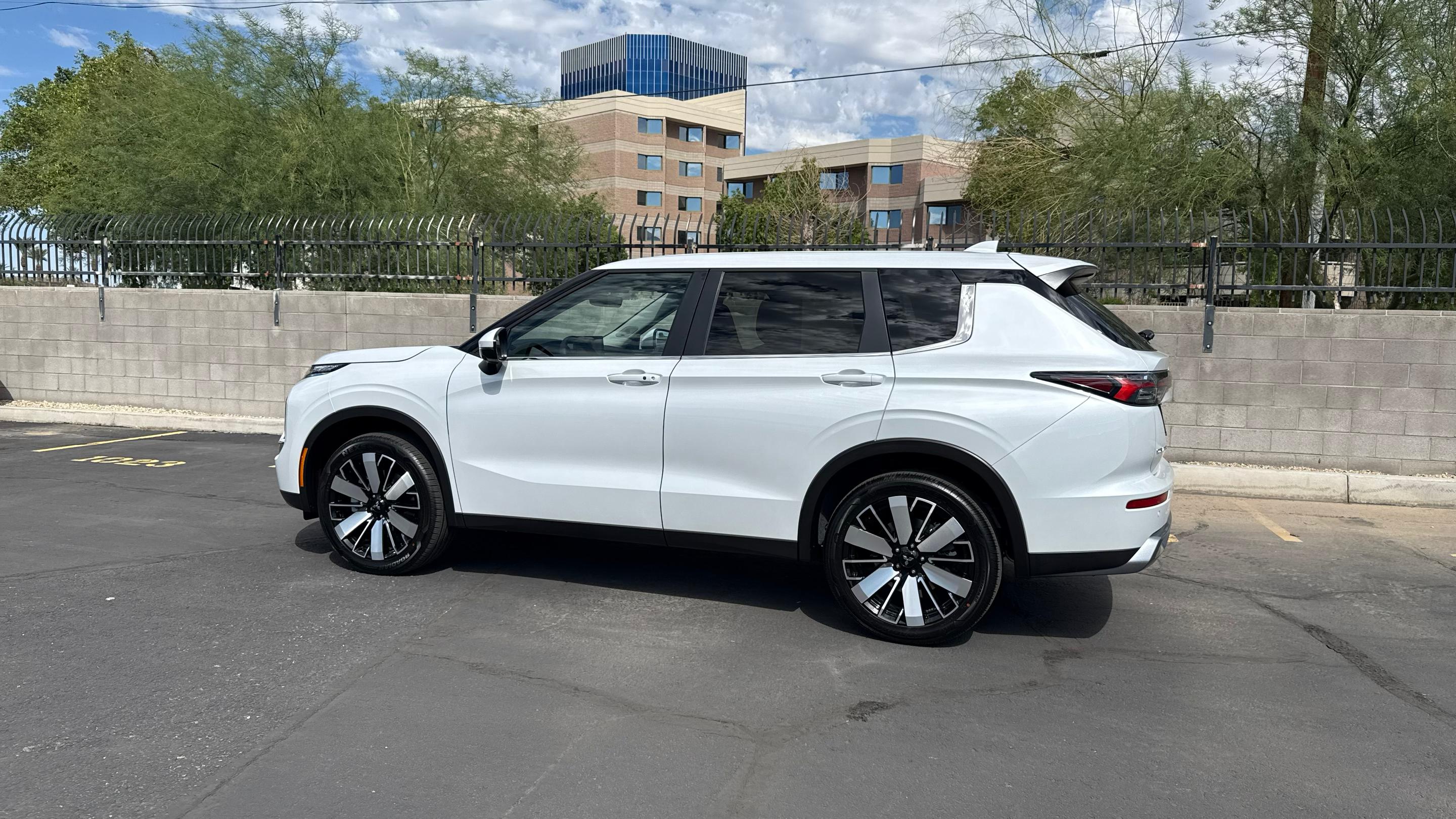 Mitsubishi Outlander photo 4