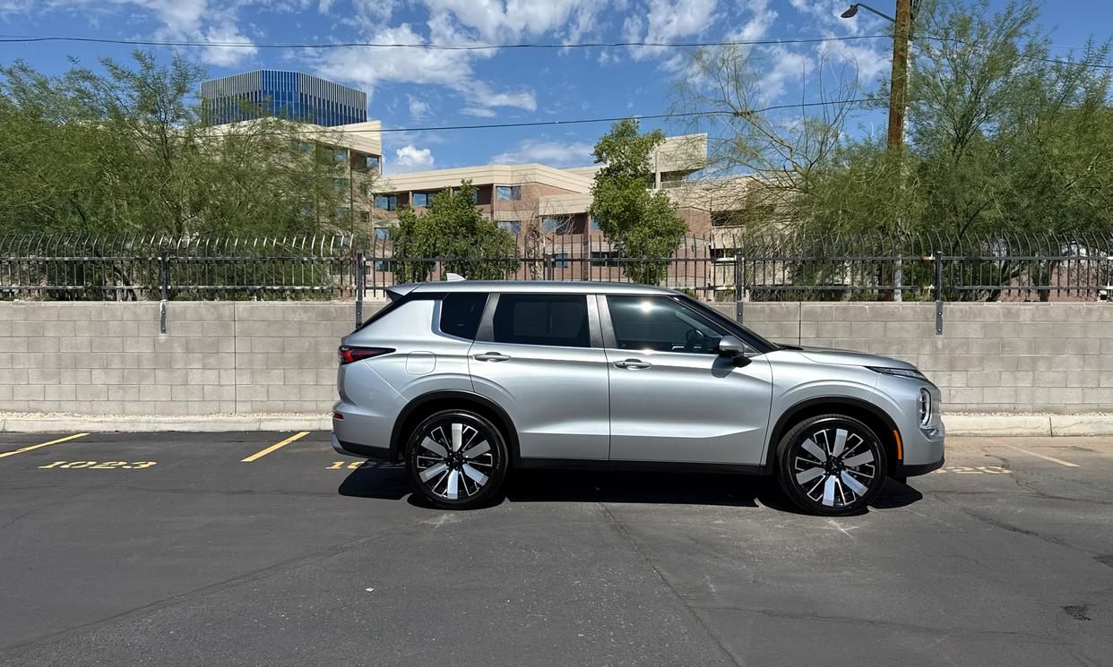 Mitsubishi Outlander photo 2