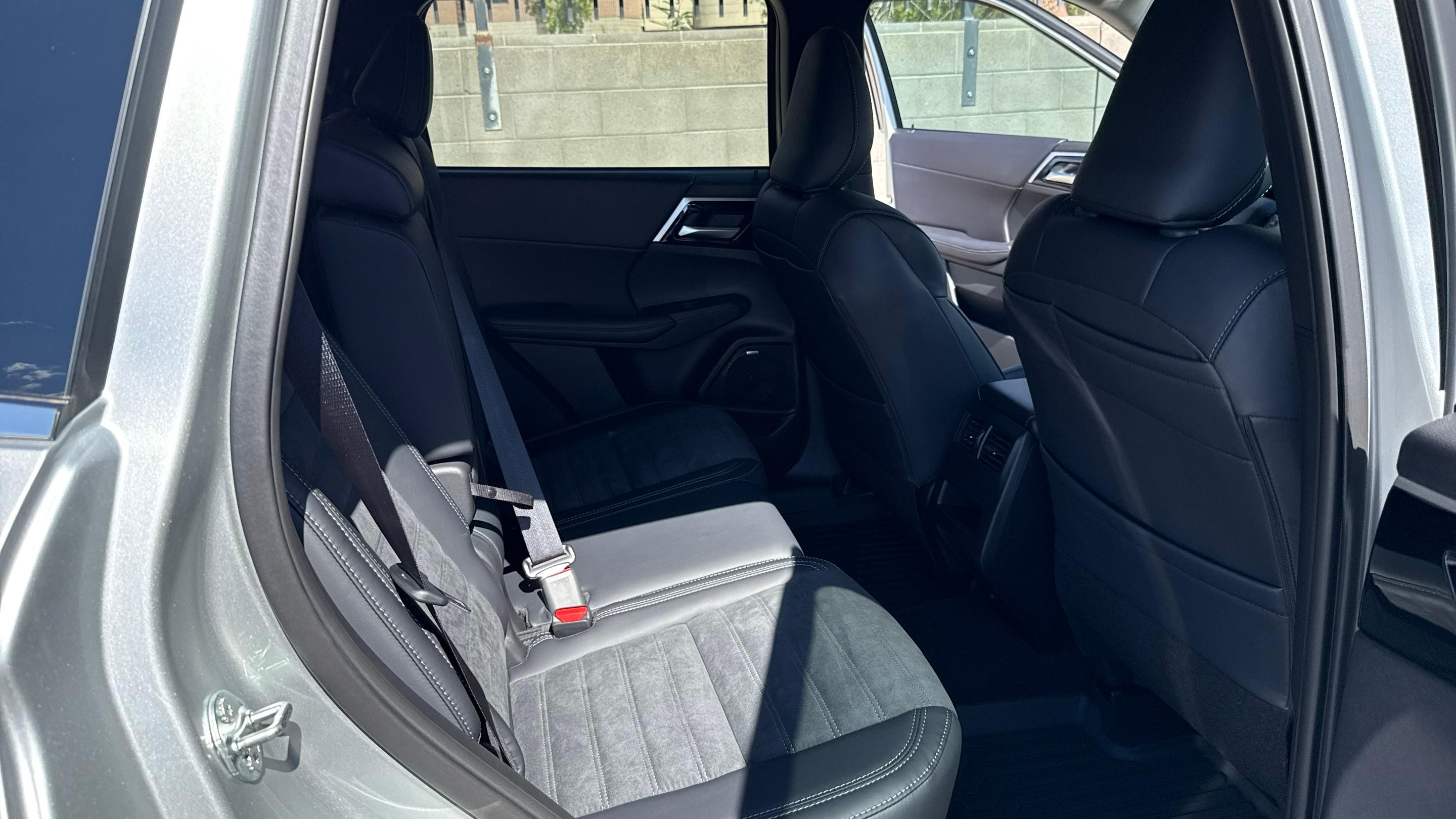 Mitsubishi Outlander photo 9