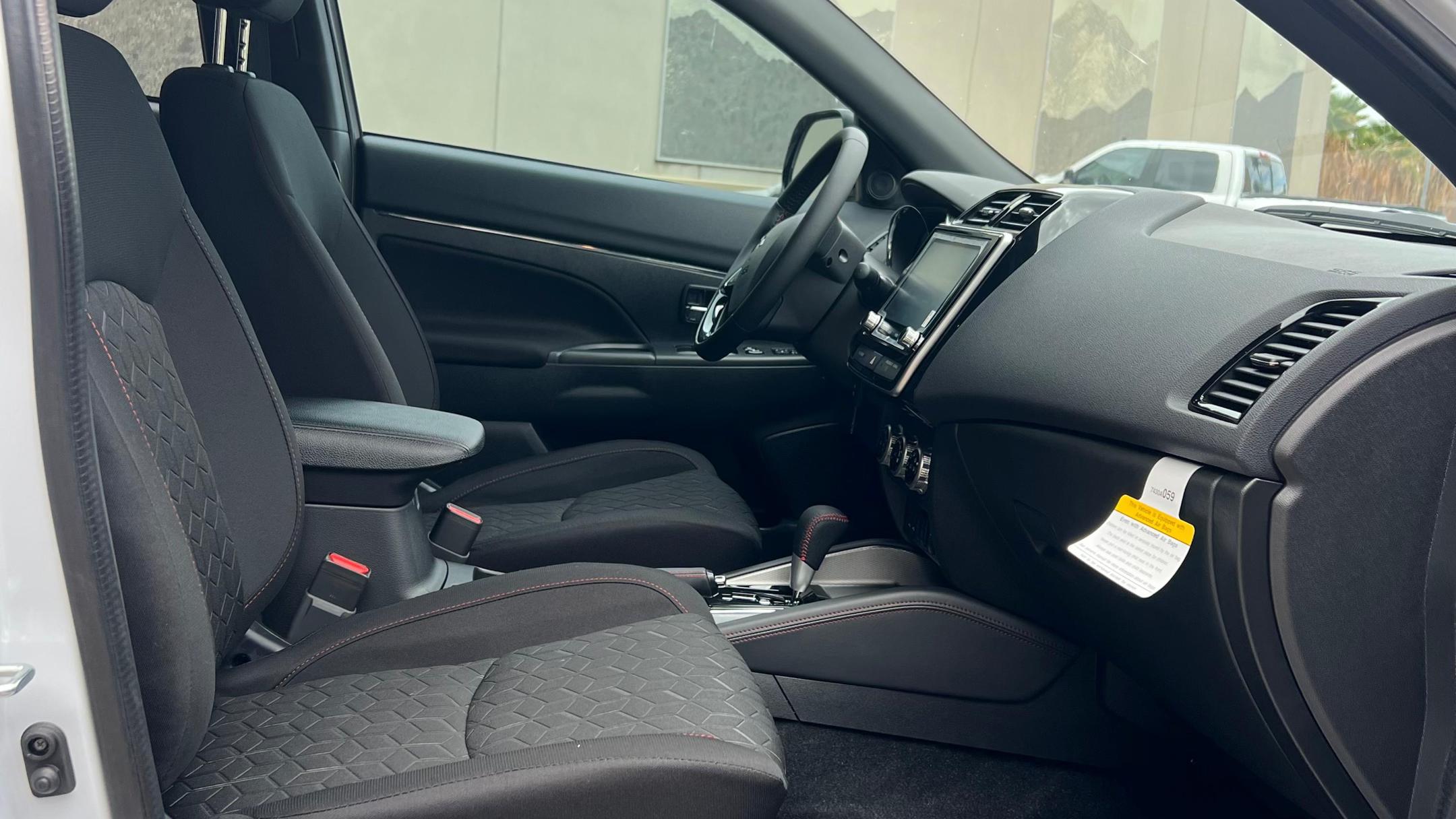 Mitsubishi Outlander Sport photo 5