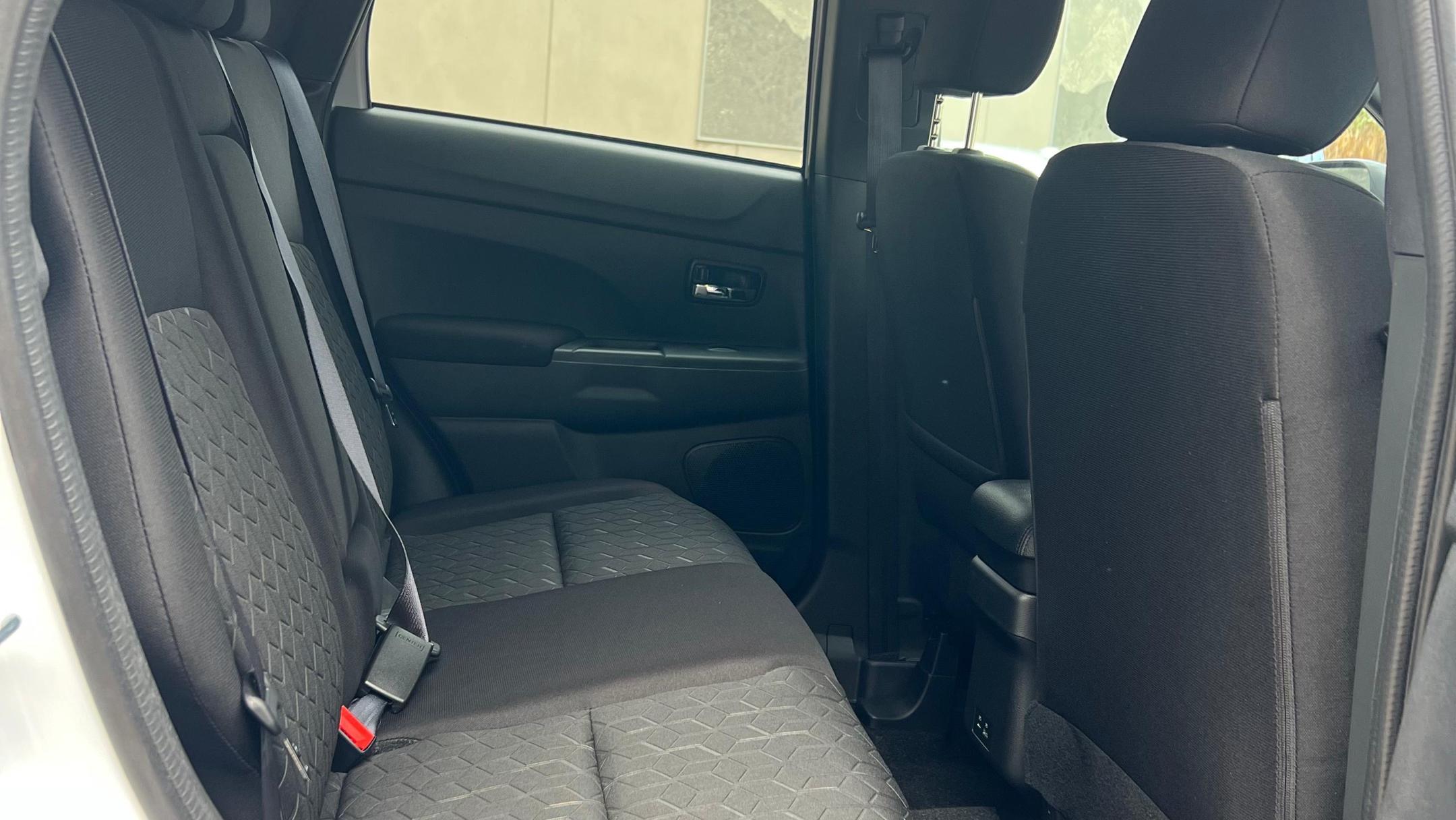 Mitsubishi Outlander Sport photo 6