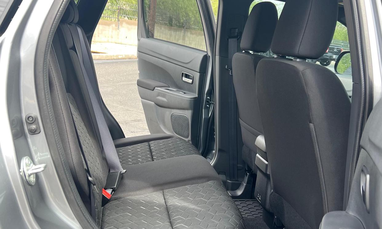 Mitsubishi Outlander Sport photo 3