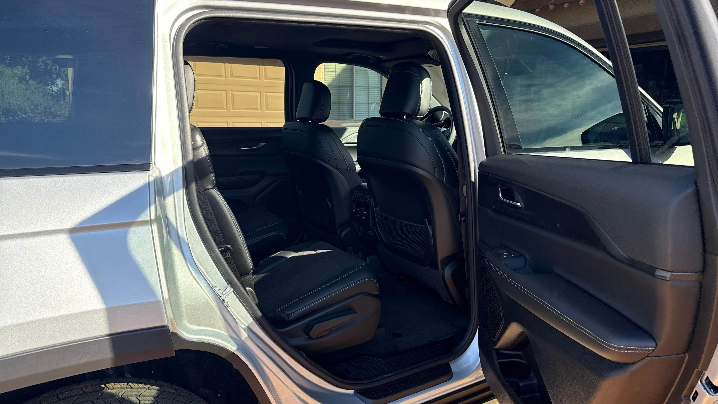 Jeep Grand Cherokee L photo 8
