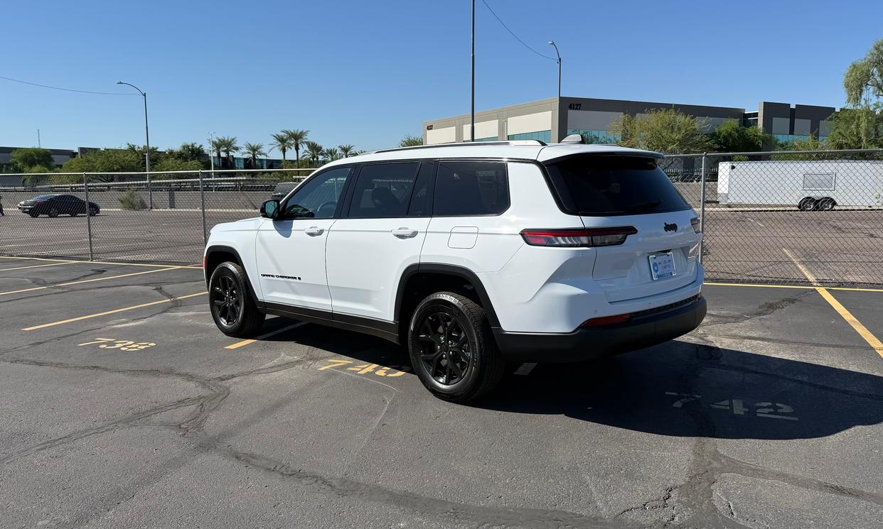 Jeep Grand Cherokee L photo 2