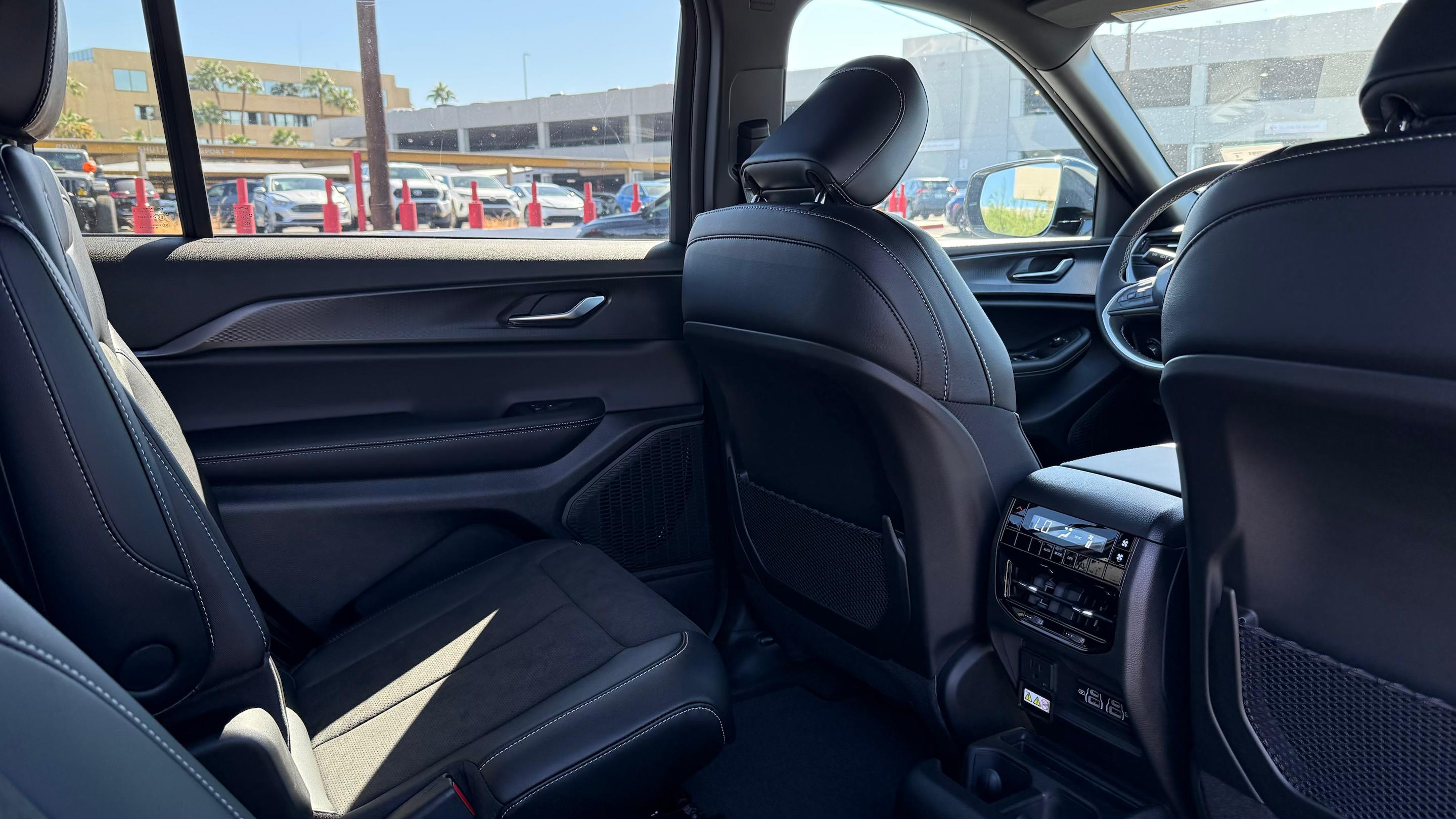 Jeep Grand Cherokee L photo 8